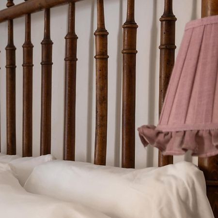 Flora Bed & Breakfast บันยอเลส ภายนอก รูปภาพ