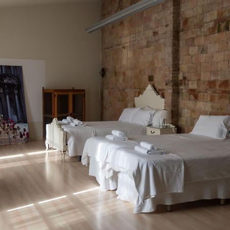 Flora Bed & Breakfast บันยอเลส ภายนอก รูปภาพ