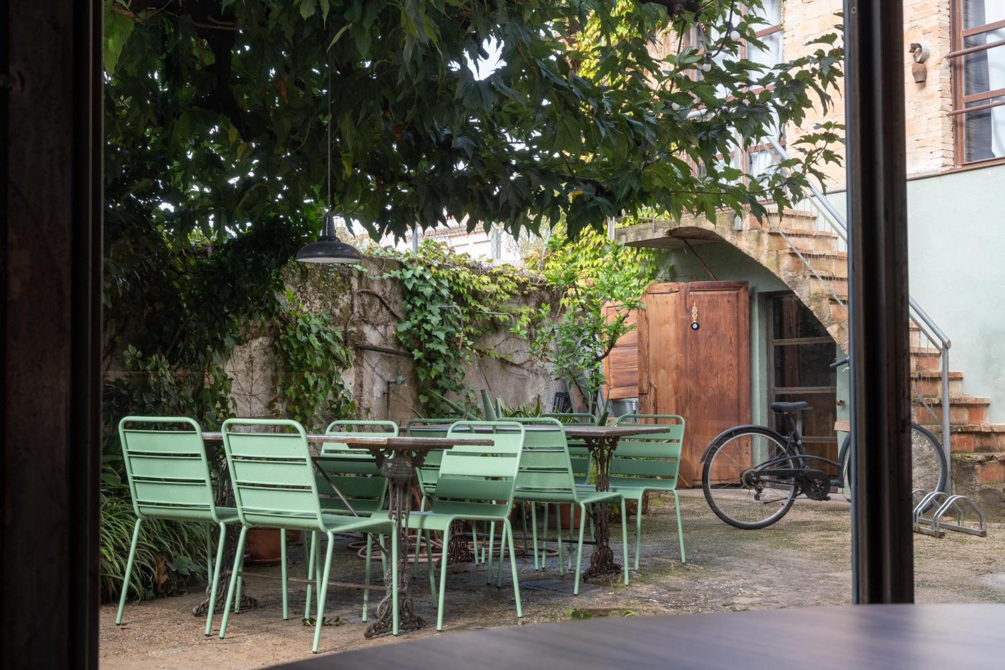 Flora Bed & Breakfast บันยอเลส ภายนอก รูปภาพ