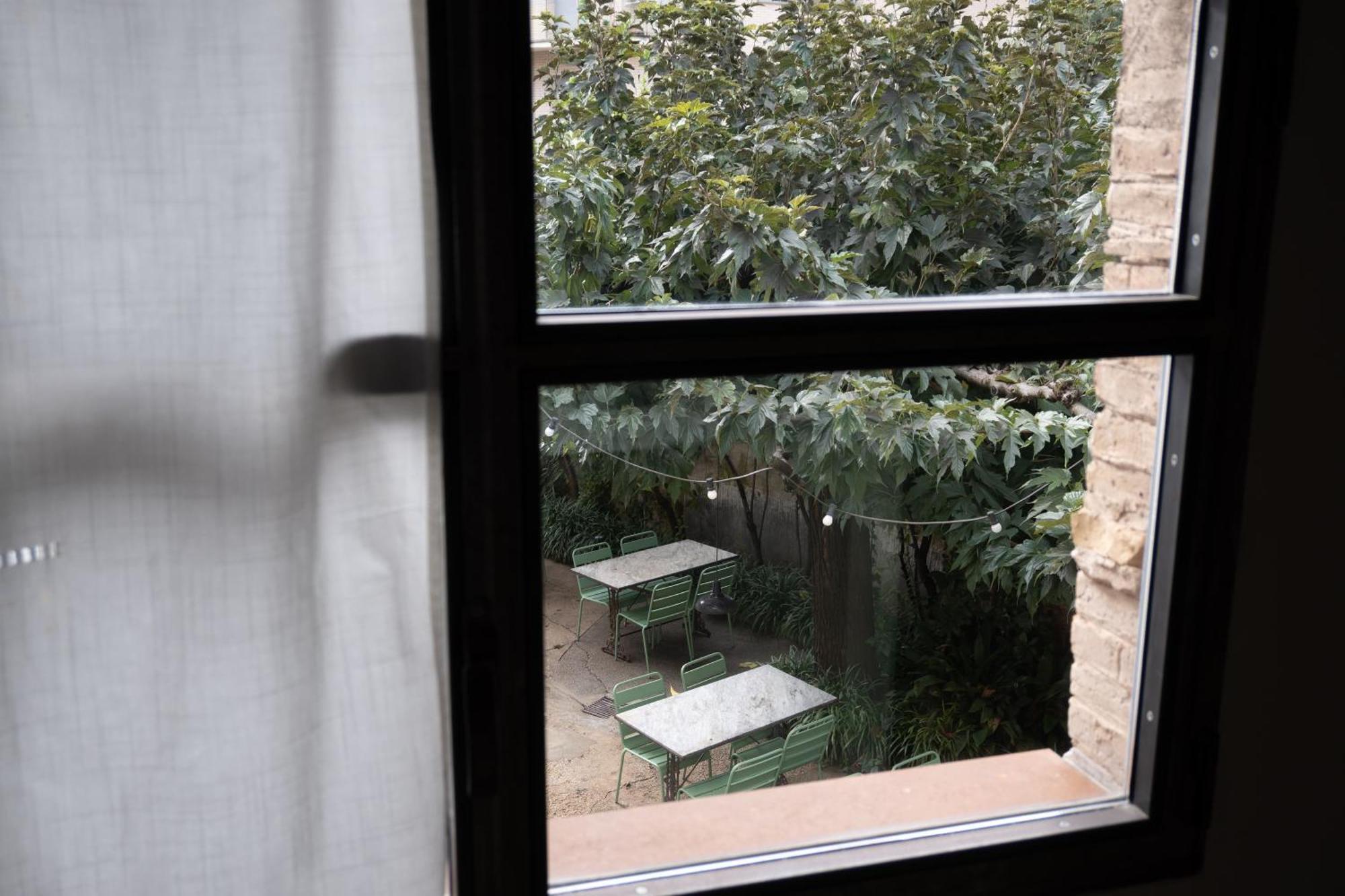 Flora Bed & Breakfast บันยอเลส ภายนอก รูปภาพ